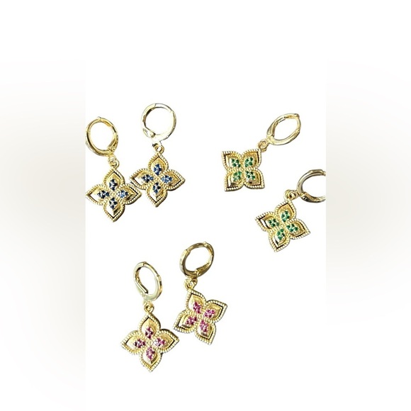 New 🎁 Yellow Gold Hoop Earrings - Picture 5 of 5